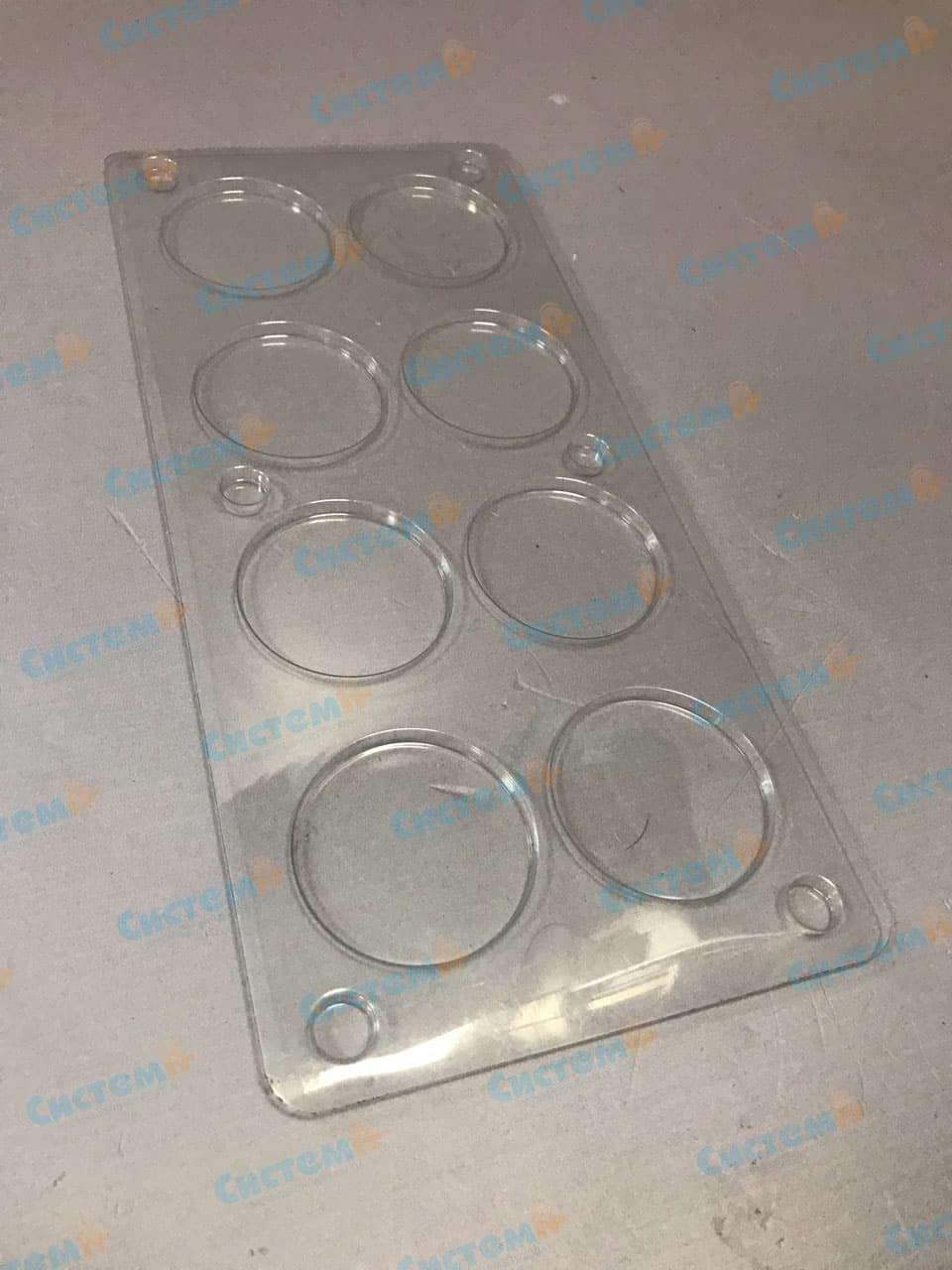 Упаковали настольные игры в пластик